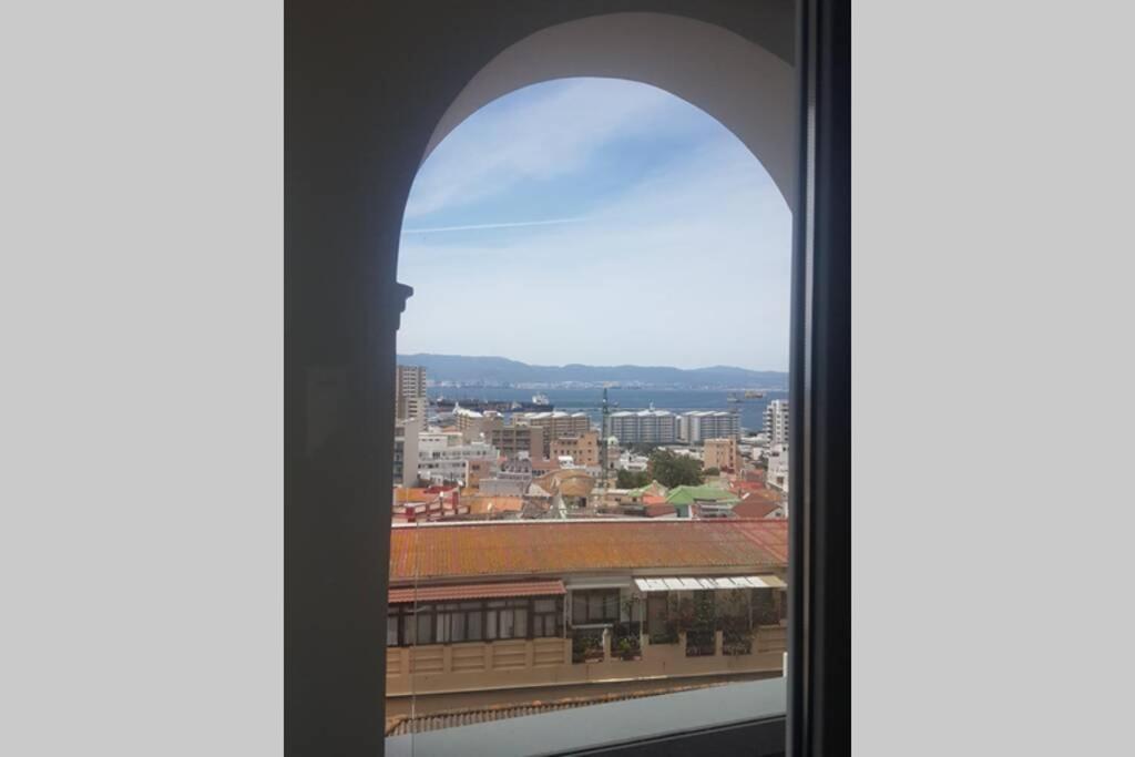Charming Colonial Flat In Historic Building Apartment ยิบรอลตาร์ ภายนอก รูปภาพ