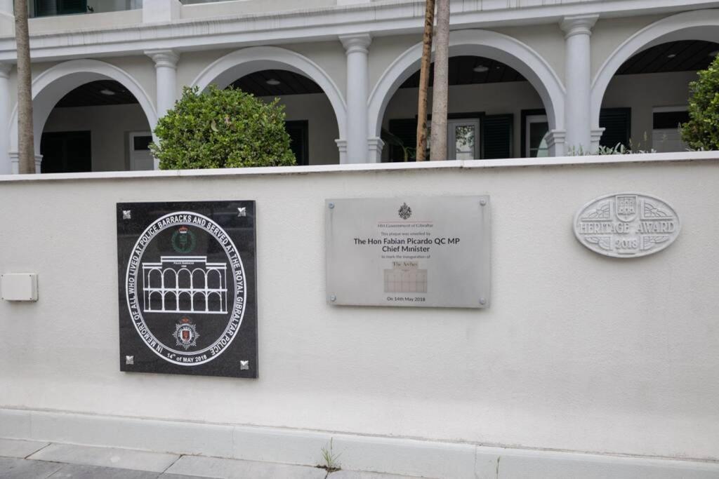 Charming Colonial Flat In Historic Building Apartment ยิบรอลตาร์ ภายนอก รูปภาพ